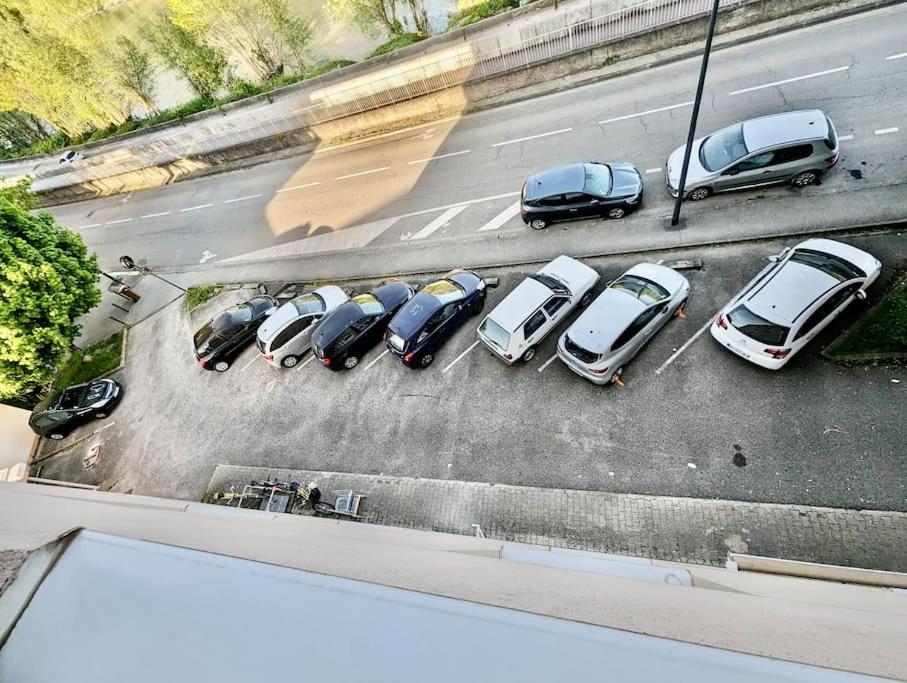 Centre, Calme & Equipe Avec Parking Prive *